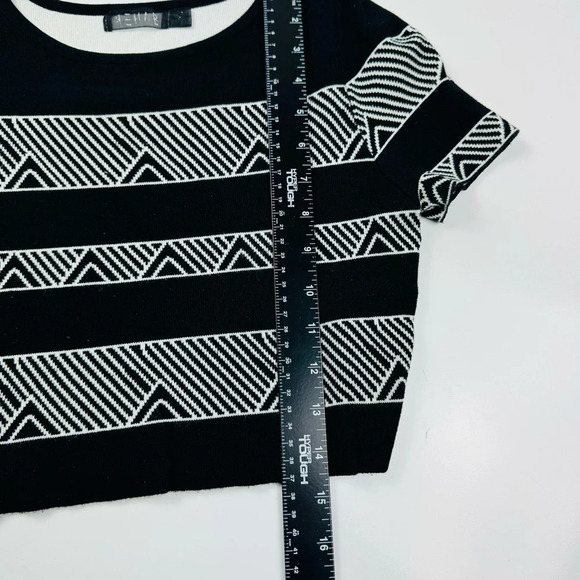Rehab Black And White Knit Cropped Top Size Small - Picture 7 of 9